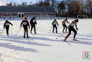 Фоторепортаж: На городском стадионе прошла лыжная эстафета «Поставская лыжня – 2023»