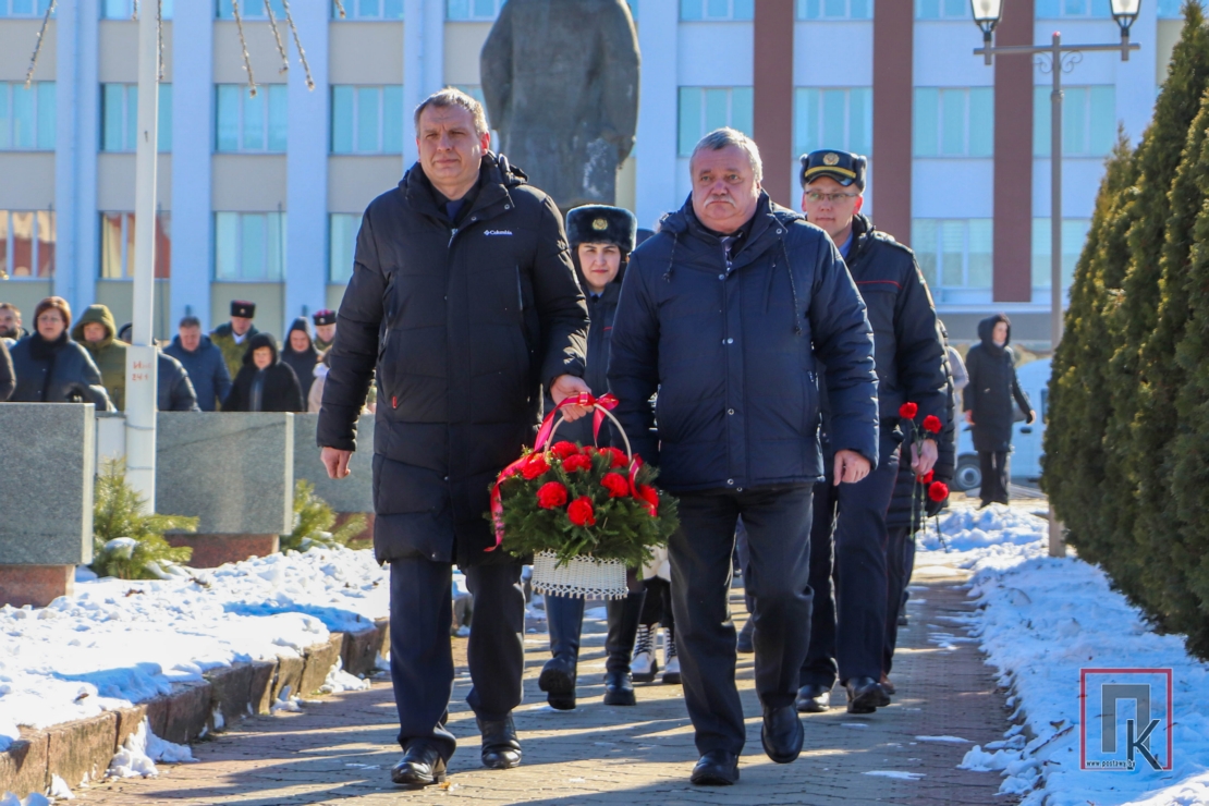 Фоторепортаж: Митинг-реквием с возложением корзин и цветов к братской могиле в г.Поставах