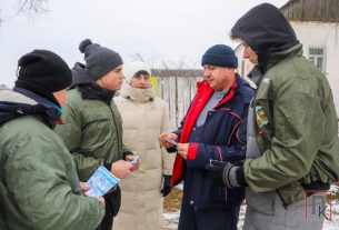 Фотофакт: ОСВОД и бойцы МООП напомнили поставчанам об опасности выхода на неокрепший лёд