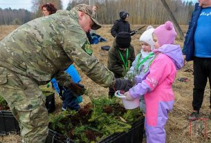 Поставчане присоединились к акции "Дай лесу новае жыццё"